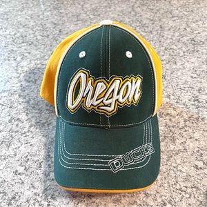 Captivating Headgear | Men’s Oregon Ducks Team Logo Baseball Hat